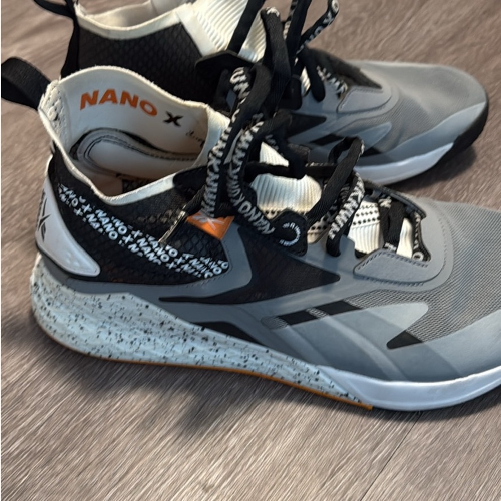 Reebok Gray Black Athletic Shoes with Modern Design